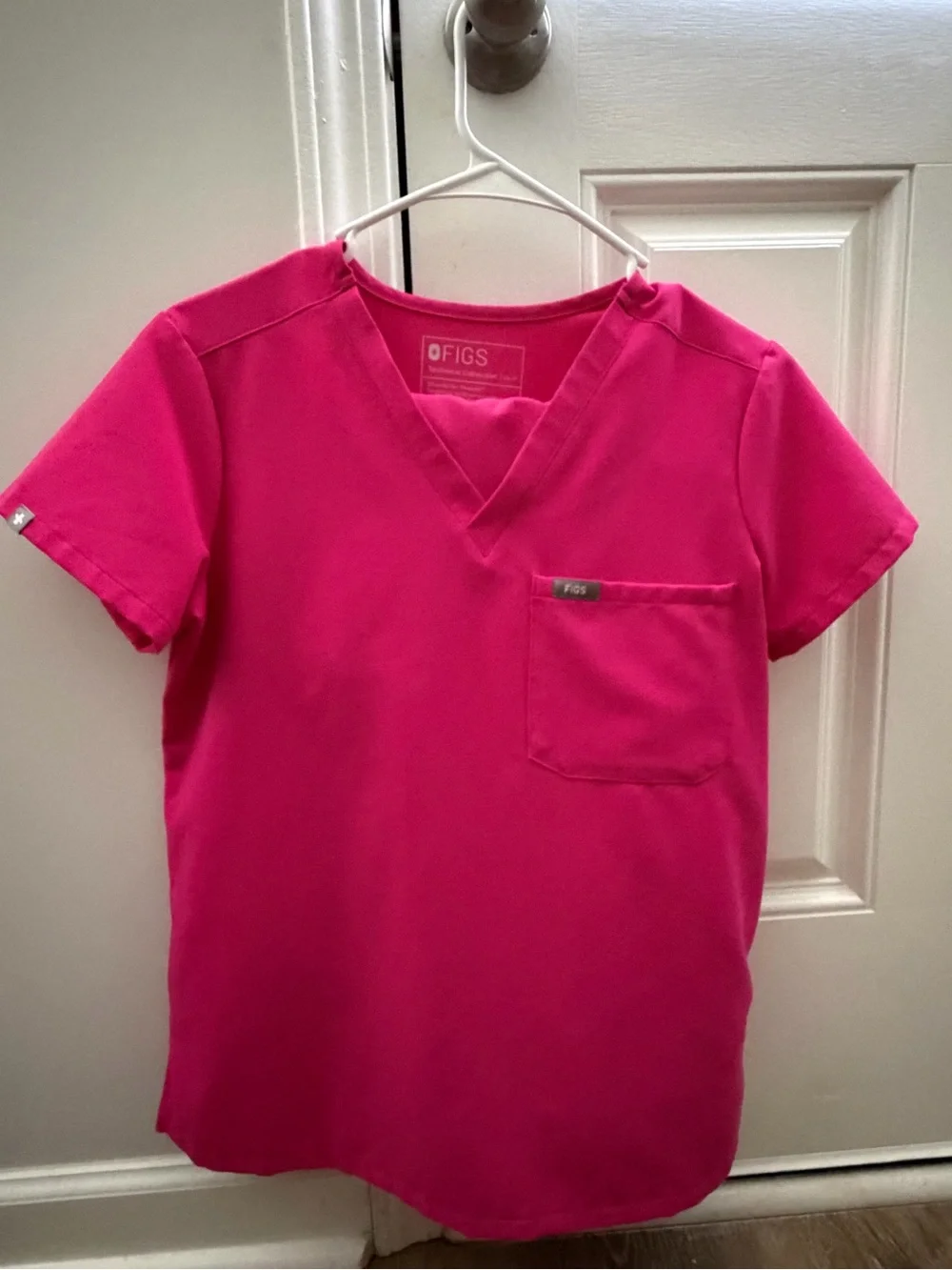 FIGS Shocking Pink Scrub Top - Picture 3 of 3